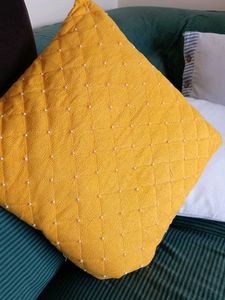 4cousion Cover