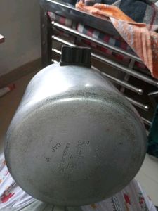 Bajaj Pressure Cooker In Fully Working Condition