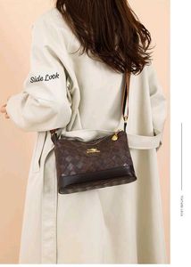 BROAD BELT SLING BAG