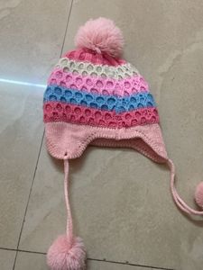 Comfy Winter Sweatshirt With Pants And A Free Cap