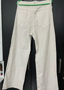 H&amp;M White Flared Jeans 🤍