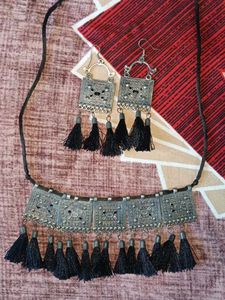 Stylish Silver Tone Necklace &amp; Earring Set