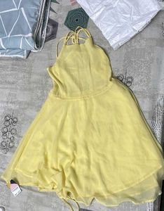 Backless Dress💛💐