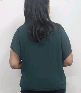 Imported Pretty Green Top🎀