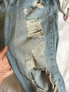 Ripped straight fit jeans