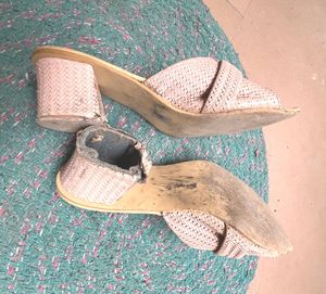 Knot Design Used Sandals