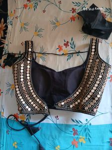 SLEEVLESS Padded  BLOUSE BACK HUCK