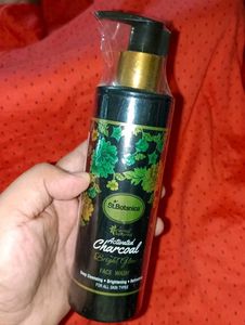 St.Botanica Activated Charcoal Bright Glow Facewsh