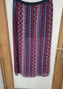 Nice Skirt With Side Slit And Half Liner Size 32&#34;