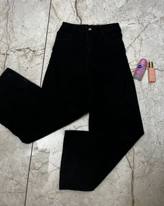 New Black Flarred Jeans🩶