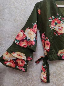 Floral Print Crop Top With Bell Style Sleeves