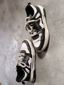 Stylish Tigonis Sneakers