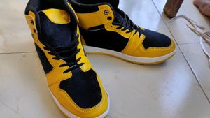 Very Stylish Hi-Top Air Sneakers
