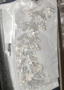 Elegant Pearl & Flower Hair Accessory