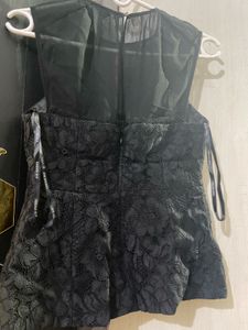 Chic Black Lace &amp; Mesh Sleeveless Top