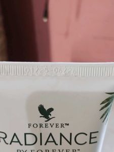 Forever Radiance Face Wash