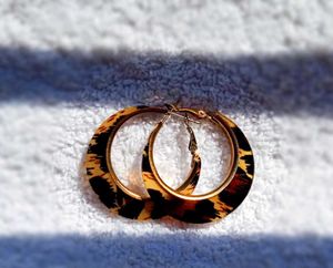 2 Hoop Pairs.With Flowery &amp; Woody Design.