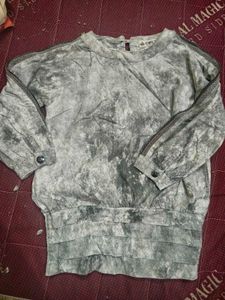 Stylish Gray Top