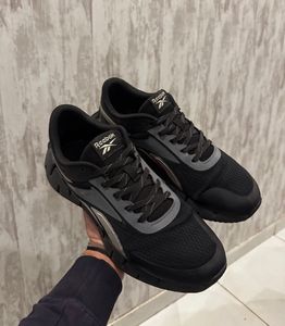 Reebok Zig Dynamica - Sleek &amp; Stylish
