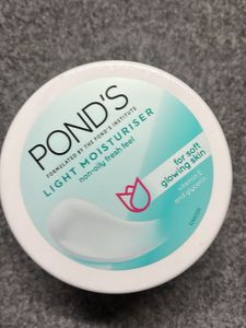 Ponds Light Moisturiser Non Oily 300ml