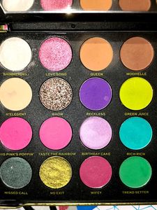 Makeup Revolution London eyeshadow palette
