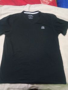 Black T Shirt Of Lee Cooper V Necked Men And Woman