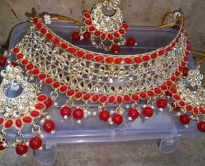 Elegant Black and Gold Jewelry Set