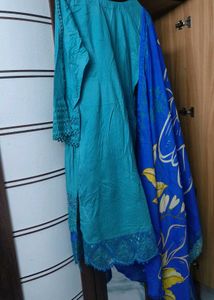 Zahra Rubab og pakistani suit
