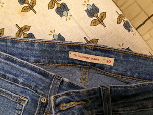 Light Blue Levi&#39;s jeans
