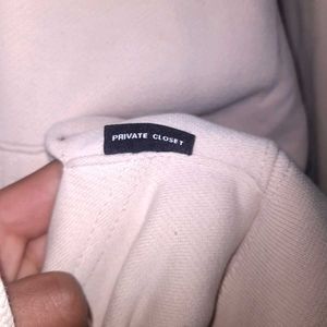 PRIVATE CLOSET HOODIE🤌🏽 FOR WOMEN (size -s to m)