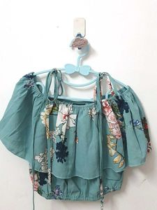 🌱Floral Off-Shoulder Crop Top