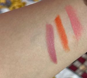 3 Lipstick+ 1 foldable mirror