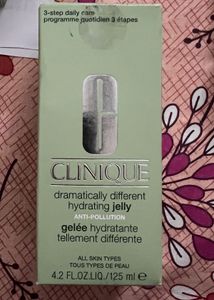 Clinique Dramatically Different Hydrating Jelly