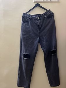 Knee Distressed Denim(Faded Black)