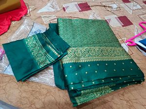 Beautiful Silk Saree With Blouse Piece