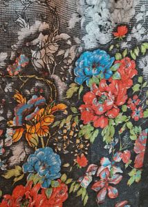 Floral Print Saree with unstitched blouse piece.