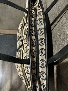 👜 Authentic Michael Kors Tote – new