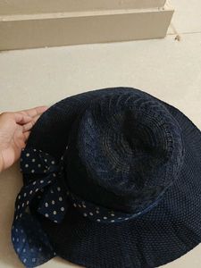Selling Women&#39;s Hat In Navy Blue