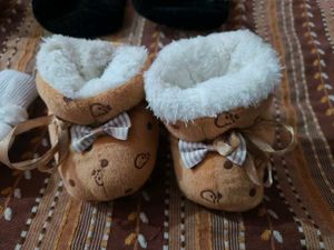 new born to 3 months baby booties
