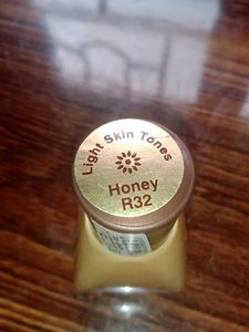 Dazller Moisturizing Liquid Foundation With Sunscreen(HONEY R32)