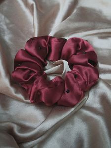 1 Hand Scrunchie And 5 Hair Scrunchies Combo