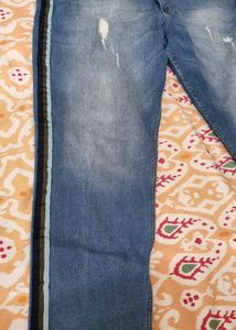 Roadster Jeans Distresses