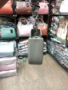 ✨Stylish and Premium Quality Cross Body Bag 👜