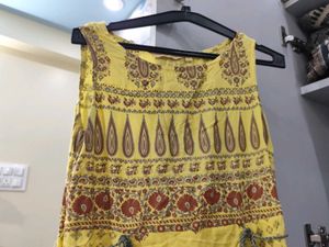 Sleeveless Printed Kurti