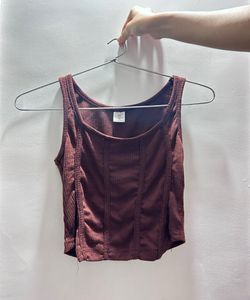 Cinnamon square neck sleeveless top