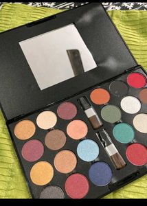 Very Big Size Eyeshadow Palette Like New