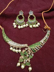Green &amp; Pearl Necklace Set