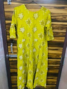 Beautiful Anarkali Kurta Set With Duppata 💛