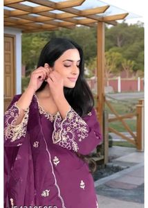 Heavy Embroidery Women&#39;s Kurta