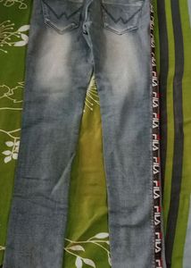 Grey Trendy Denim Jeans With Side Lines🤍